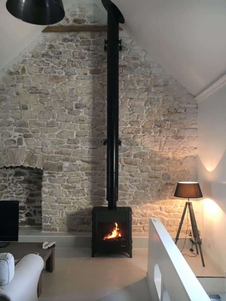 poele a bois Invicta Siam toit cathedrale conduit de fumee isole interieur poujoulat - Quimperlé, Lorient