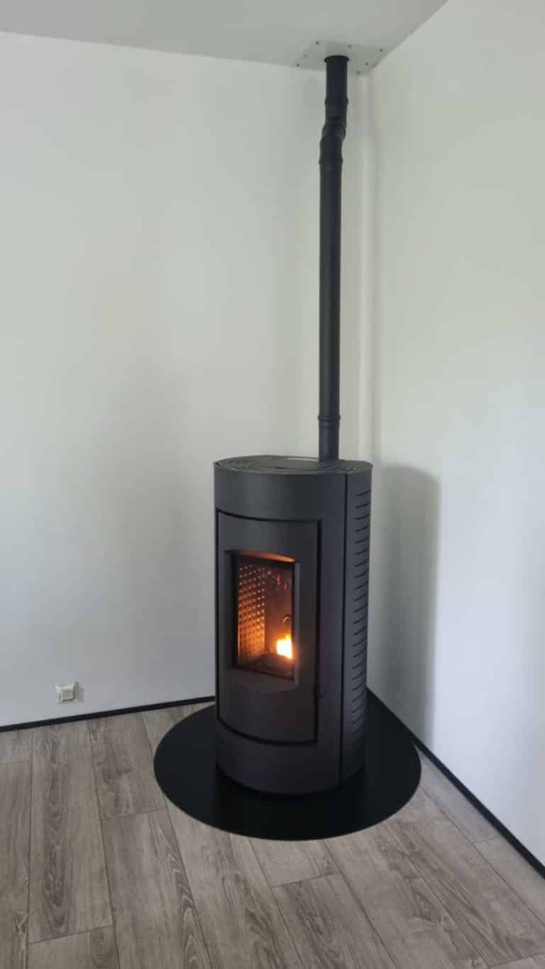 poele a granule Invicta Pro Olea noir - Quimperlé, Lorient